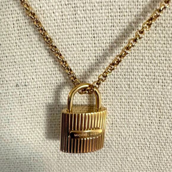 Michael Kors Padlock Necklace Gold tone Chain Ribbed Pendant Lock Classic Retro - Picture 1 of 13